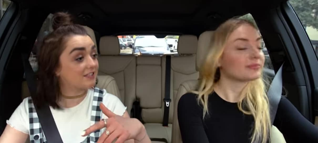 Game of Thrones | Sophie Turner e Maisie Williams imitam Ned Stark em vídeo