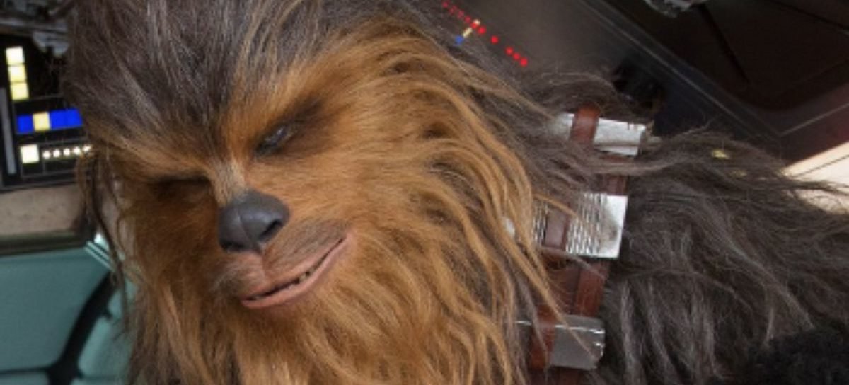 Han Solo | Ron RHoward publica foto de Chewbacca nos bastidores do filme