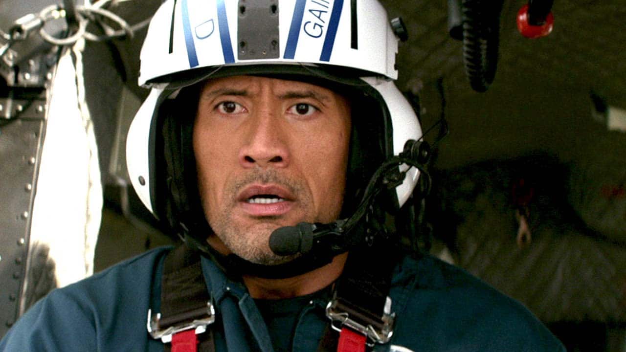 Menino de 10 anos se inspira em Dwayne Johnson para salvar irmão que estava se afogando