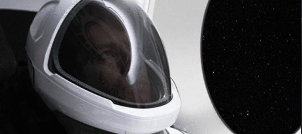 Elon Musk divulga primeira imagem do traje espacial da SpaceX