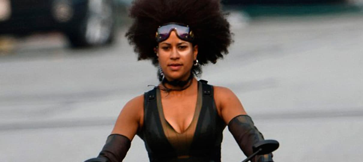 Deadpool e Dominó se divertem em novas fotos do set de filmagem