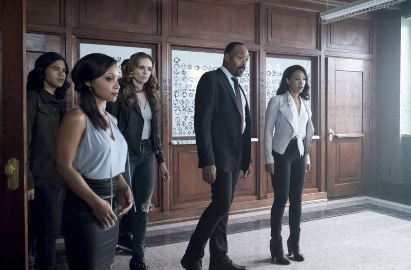 The Flash -- "The Flash Reborn" -- Image Number: FLA401a_0033b.jpg -- Pictured (L-R) Carlos Valdes as Cisco Ramon, Danielle Nicolet as Cecile Horton, Danielle Panabaker as Caitlin Snow, Jesse L. Martin as Detective Joe West and Candice Patton as Iris West -- Photo: Katie Yu/The CW -- ÃÂ© 2017 The CW Network, LLC. All rights reserved.