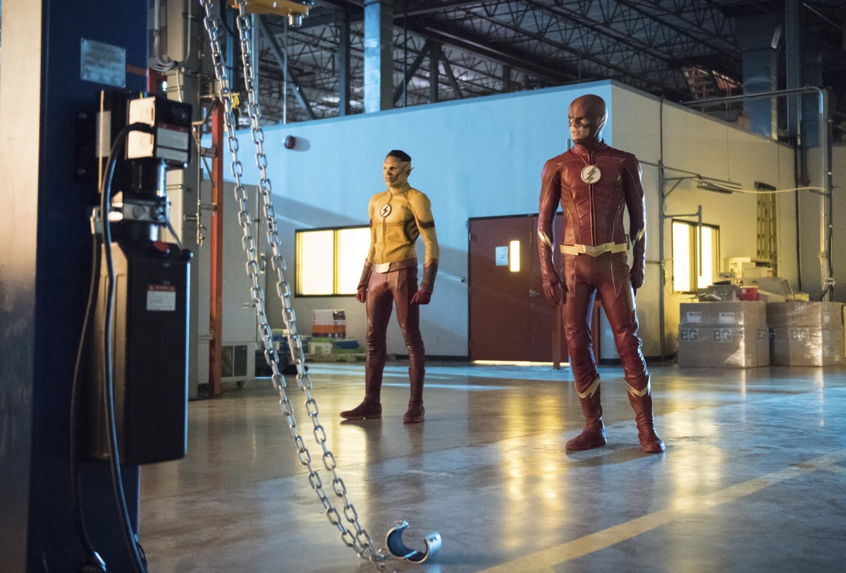 The Flash -- "Mixed Signals" -- Image Number: FLA402b_0130b.jpg -- Pictured (L-R): Keiynan Lonsdale as Kid Flash and Grant Gustin as The Flash -- Photo: Dean Buscher/The CW -- ÃÂ© 2017 The CW Network, LLC. All rights reserved.