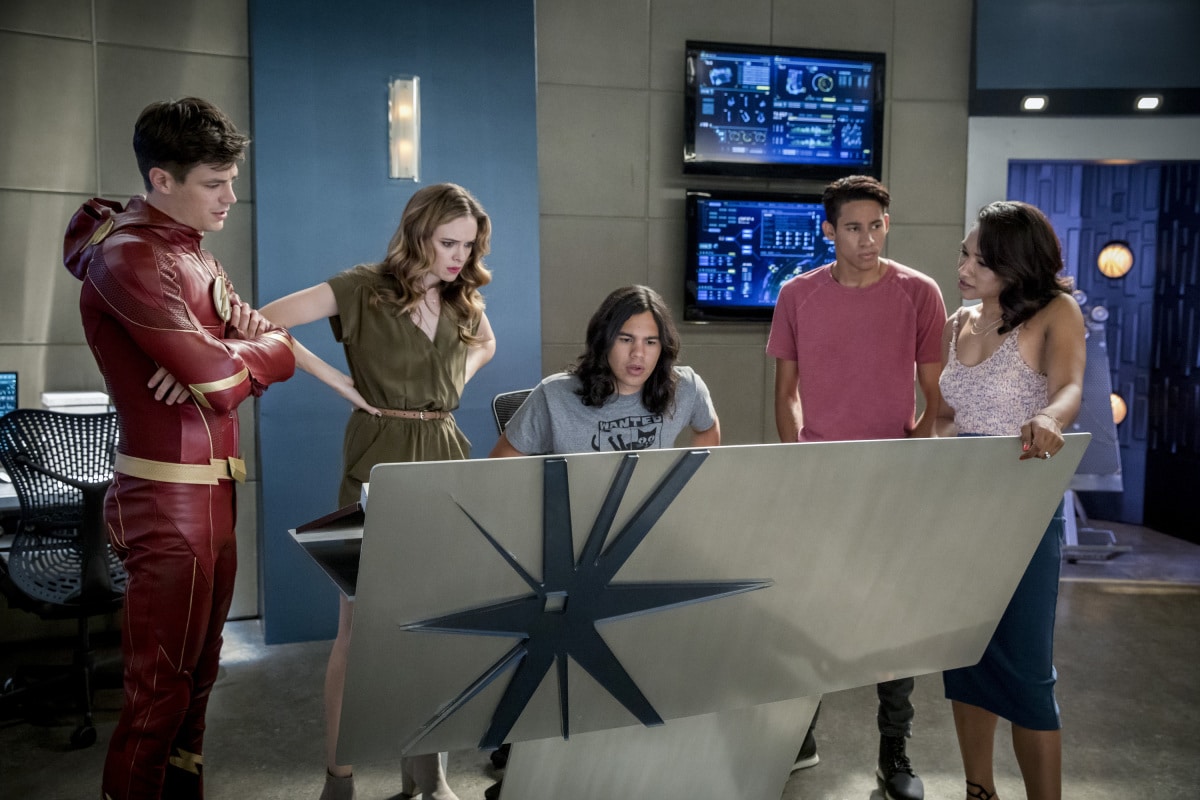 The Flash -- "Mixed Signals" -- Image Number: FLA402a_0511b.jpg -- Pictured (L-R): Grant Gustin as Barry Allen, Danielle Panabaker as Caitlin Snow, Carlos Valdes as Cisco Ramon, Keiynan Lonsdale as Wally West and Candice Patton as Iris West -- Photo: Jack Rowand/The CW -- ÃÂ© 2017 The CW Network, LLC. All rights reserved.