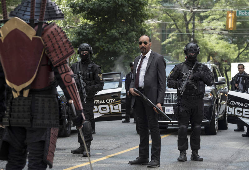 The Flash -- "The Flash Reborn" -- Image Number: FLA401b_0026b.jpg -- Pictured: Jesse L. Martin as Detective Joe West -- Photo: Katie Yu/The CW -- ÃÂ© 2017 The CW Network, LLC. All rights reserved.