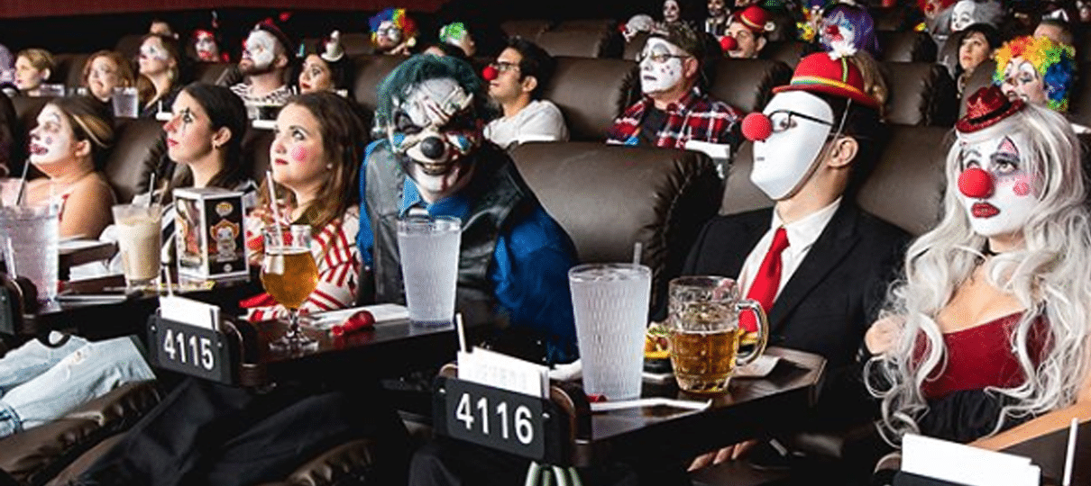 Venha rir (ou chorar de medo) com as fotos da sessão só para palhaços de It: A Coisa