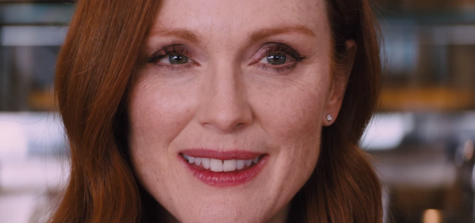 Kingsman: O Círculo Dourado | Julianne Moore toma conta de novo teaser do filme