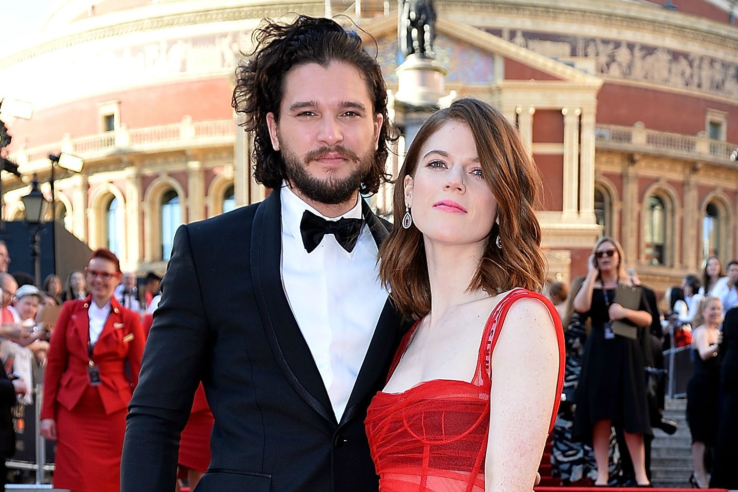 O ship é real: Jon Snow e Ygritte anunciam casamento em jornal inglês