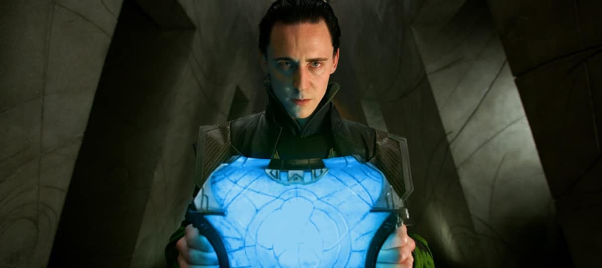 Tom Hiddleston diz que está surpreso por ainda ser o intérprete de Loki