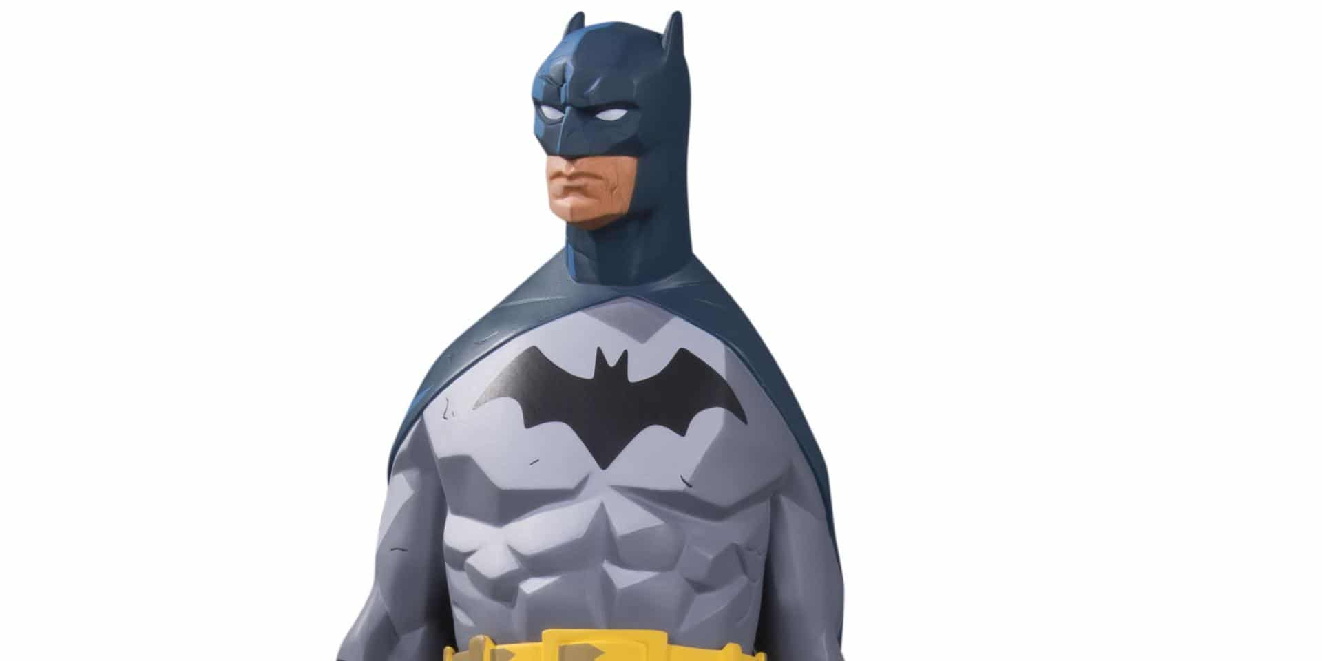 Batman ganha estatueta desenhada pelo criador do Hellboy