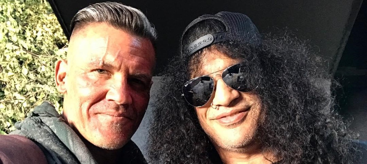 Josh Brolin tira selfie com Slash no set de Deadpool 2