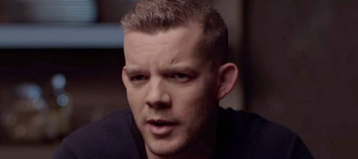 Russel Tovey interpretará o herói The Ray em crossover das séries da DC