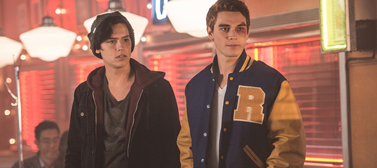 Riverdale | Nova imagem mostra Archie e seu pai feridos