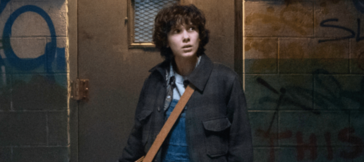 Stranger Things | Eleven investiga Hawkins em novas fotos da segunda temporada