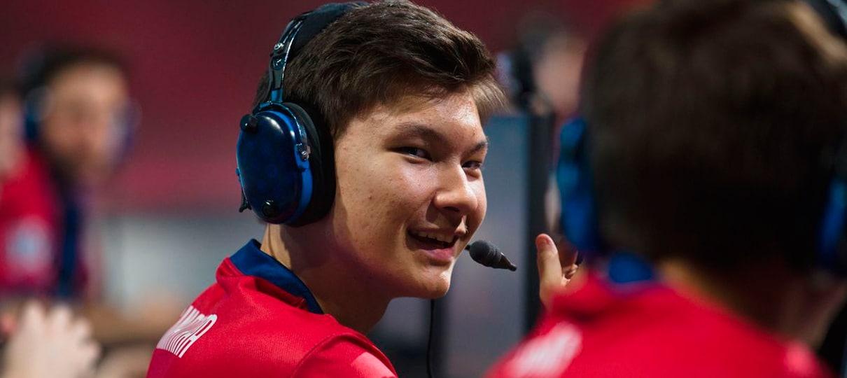 Overwatch | Jogador de 17 anos fecha contrato de US$ 150 mil, maior salário da modalidade