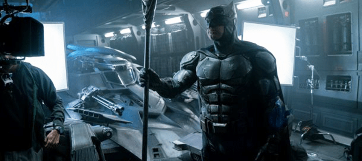 Liga da Justiça | Batman empunha o tridente de Aquaman em novas fotos
