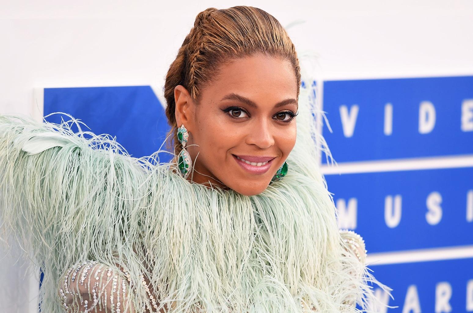 A Bela e a Fera | Diretor queria Beyoncé como Plumette no live-action