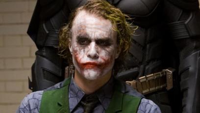 Heath Ledger pediu para levar um soco de verdade de Bale em Batman: O Cavaleiro das Trevas