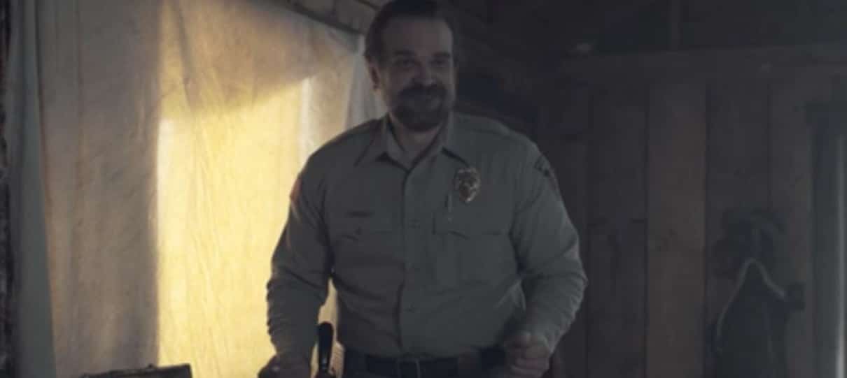 Stranger Things | Jim Hopper e sua dancinha combinam com qualquer música!