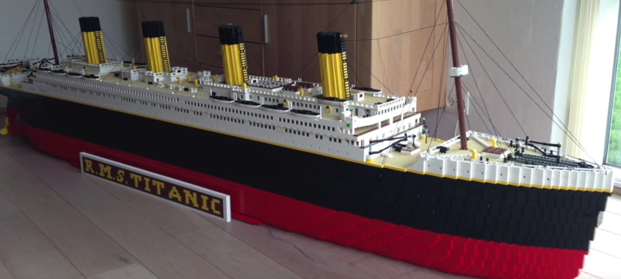 YouTuber constrói réplica gigante do Titanic com LEGO