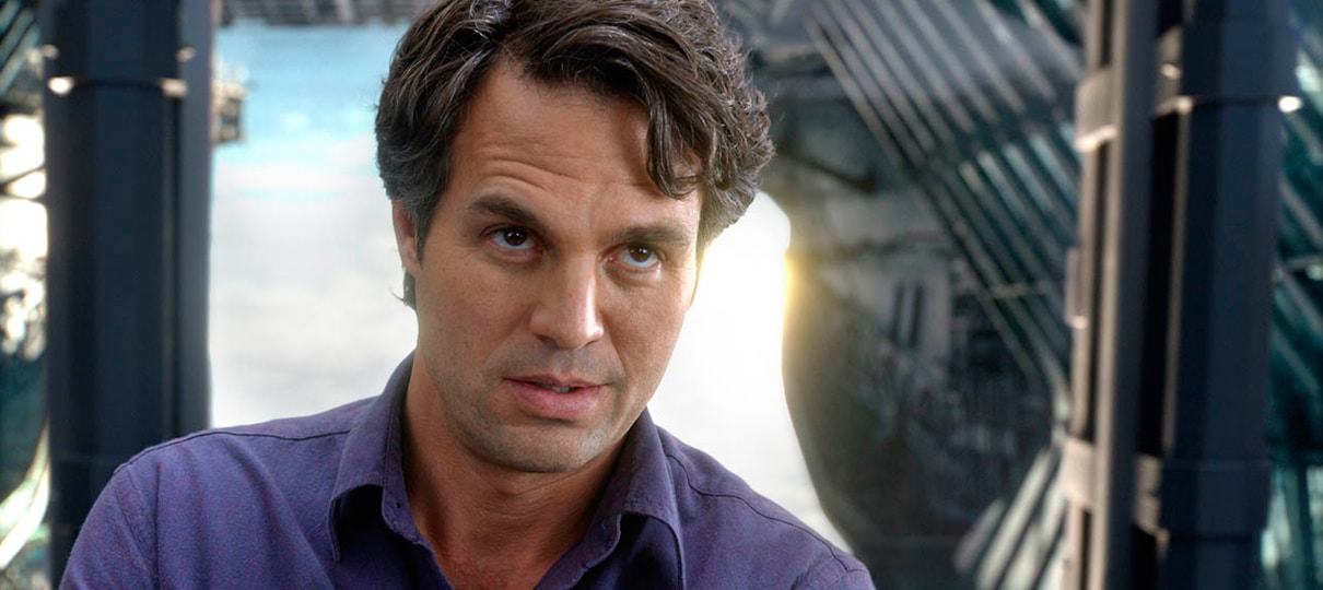 Mark Ruffalo compartilha vídeos de sessão de fotos “secreta” da Marvel