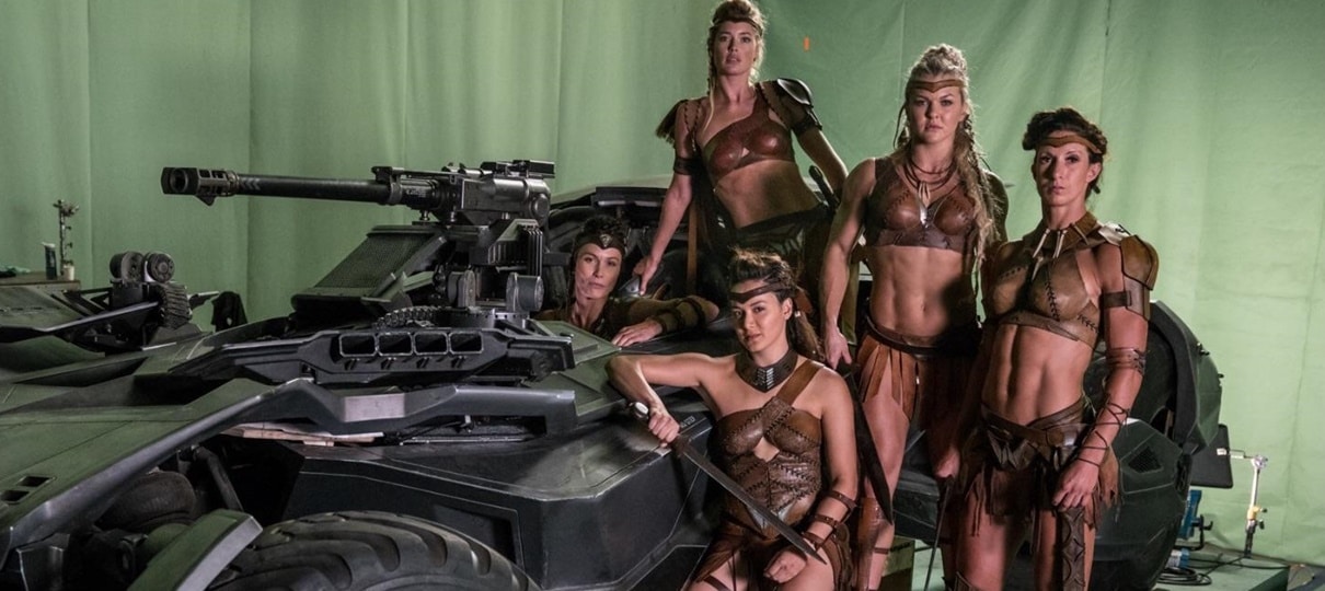 Figurinista explica e defende uniforme das guerreiras amazonas em Liga da Justiça
