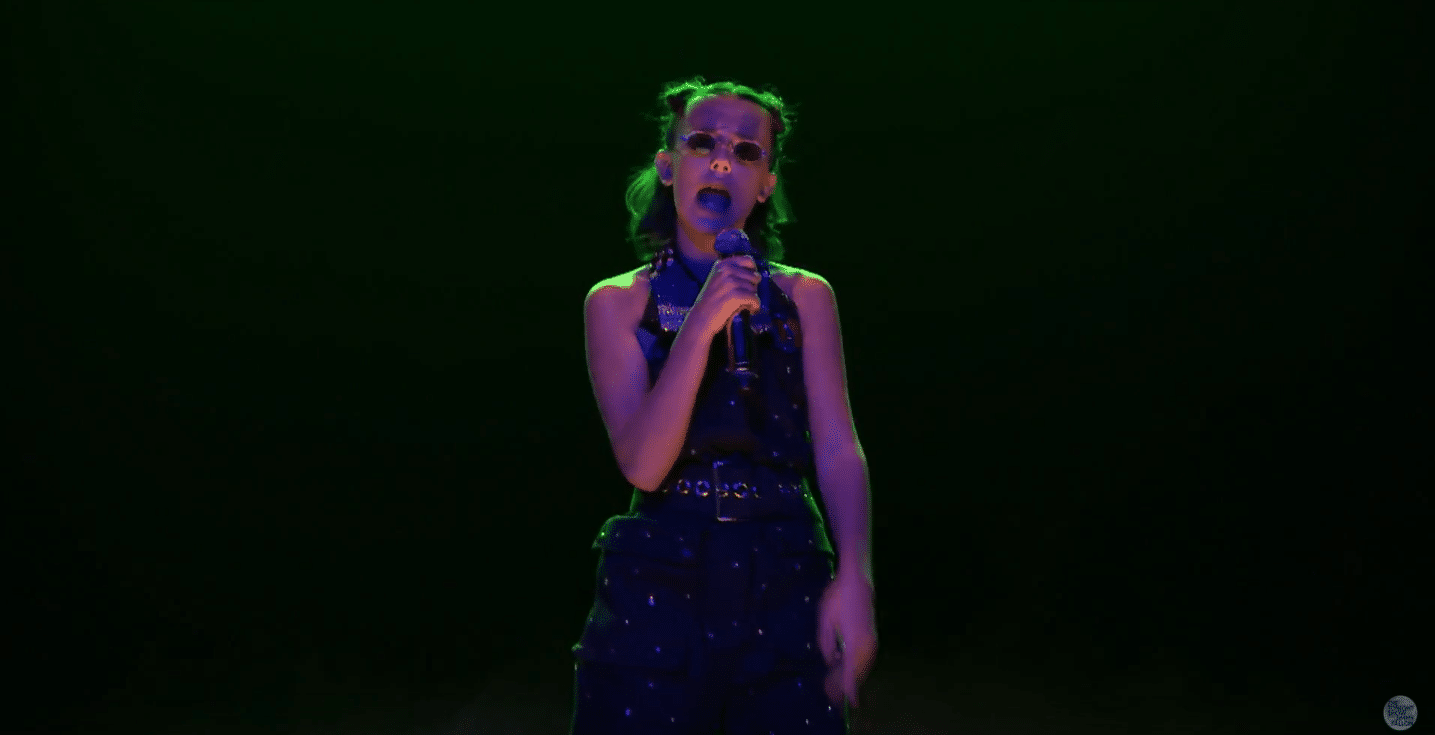 Stranger Things | Millie Bobby Brown recapitula primeira temporada cantando rap!