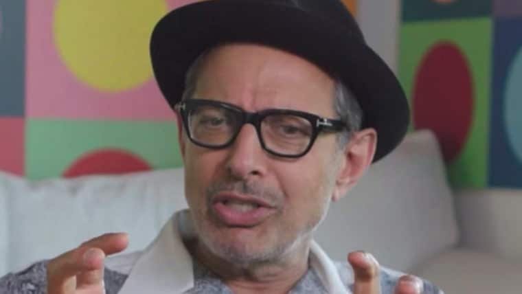 Jeff Goldblum analisa tatuagens de Jeff Goldblum em vídeo