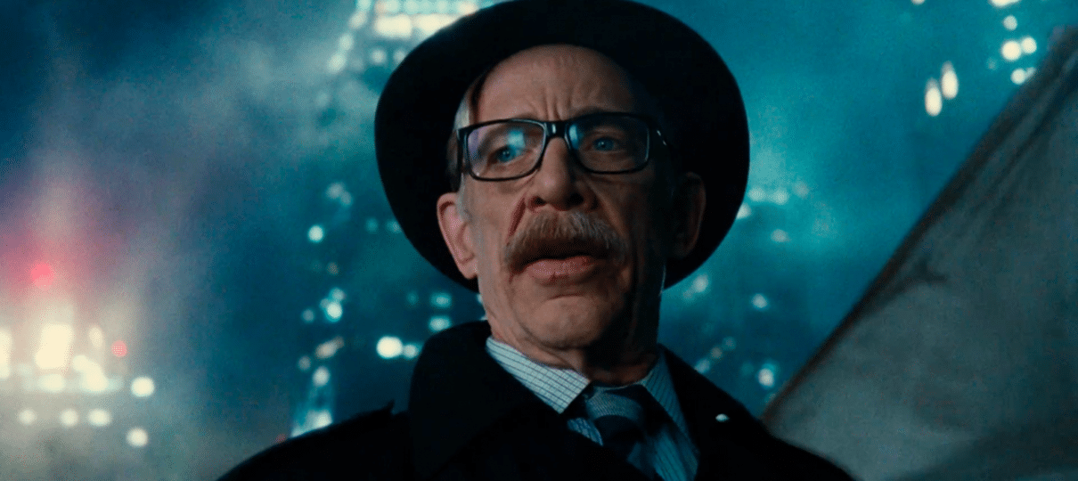 Liga da Justiça | J.K. Simmons explica por que Comissário Gordon é tão “bombado” no filme
