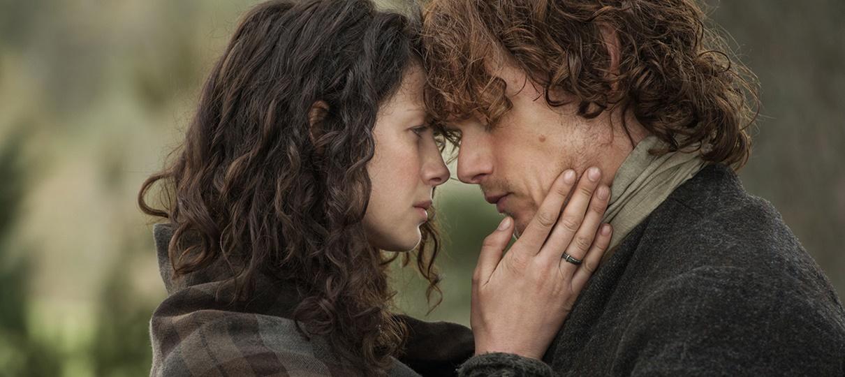 Outlander | Claire e Jaime vão passar tempos difíceis nos próximos episódios, diz produtor