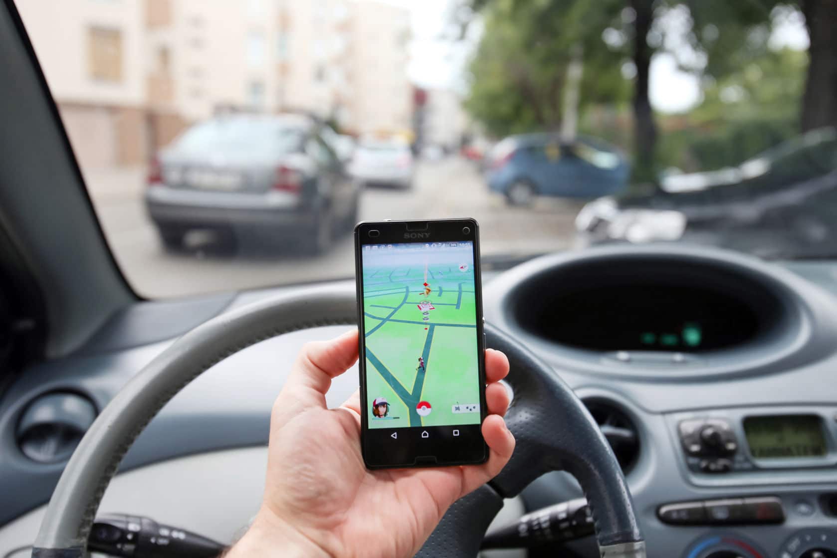 Pokémon Go pode ter influenciado no aumento de acidentes de trânsito, aponta estudo