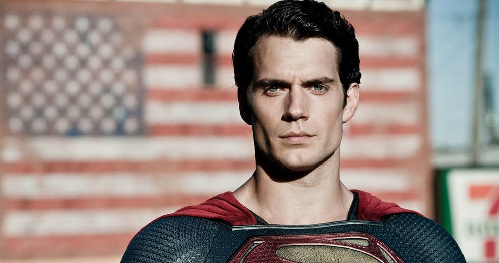 Henry Cavill tem mais um filme como Superman no seu contrato