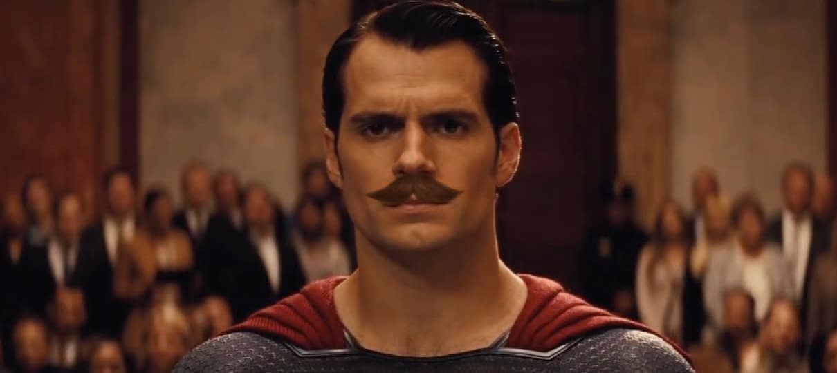 Como o Superman ficou com bigode removido digitalmente em Liga da Justiça? Estranho!