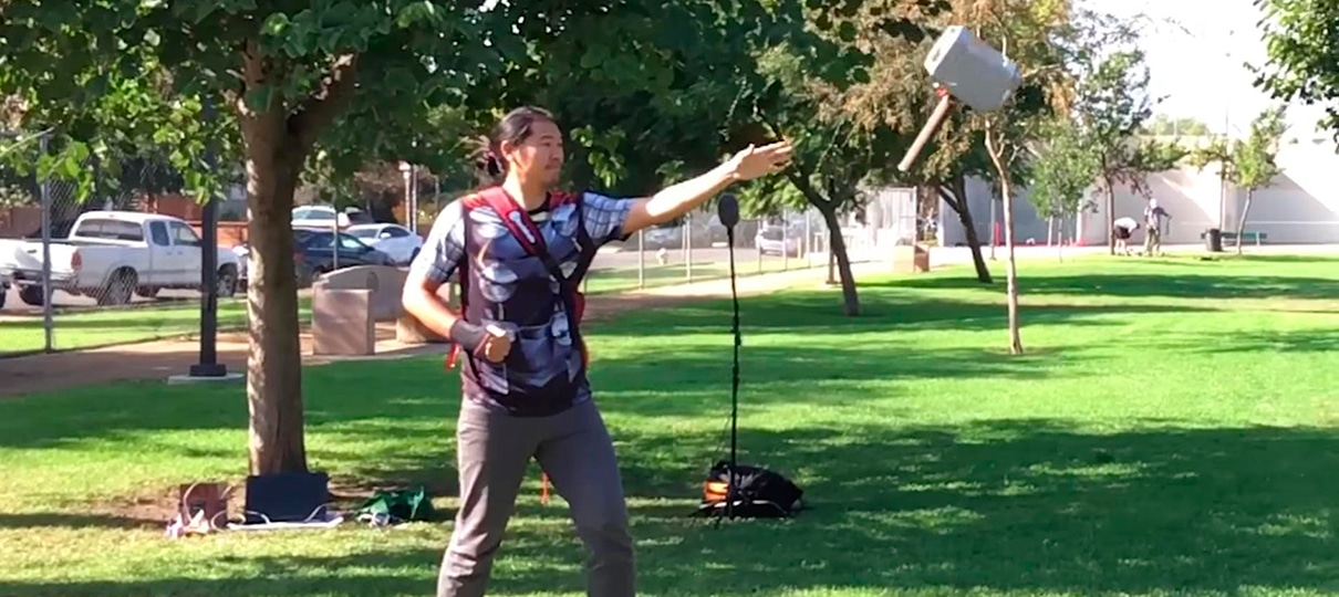 Fã constrói Mjolnir do Thor que voa e volta para sua mão