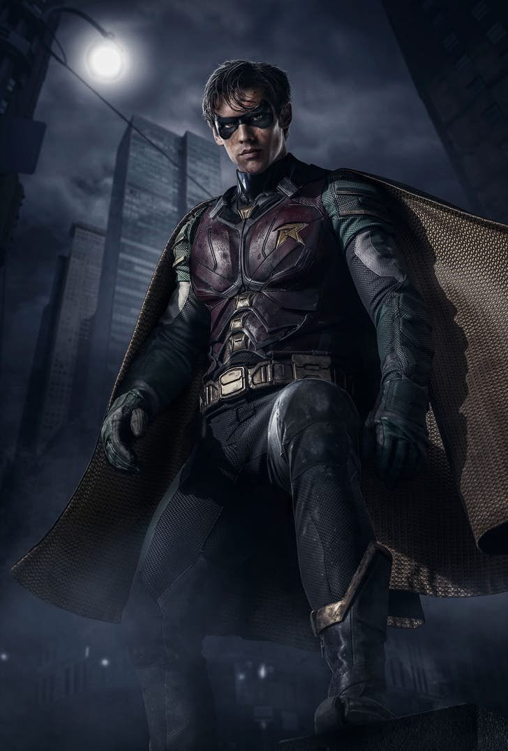 Titans  Robin aparece em novas fotos do live-action - NerdBunker