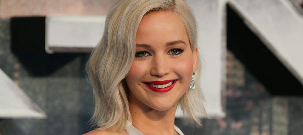 Jennifer Lawrence faz visita à hospital infantil na véspera de Natal