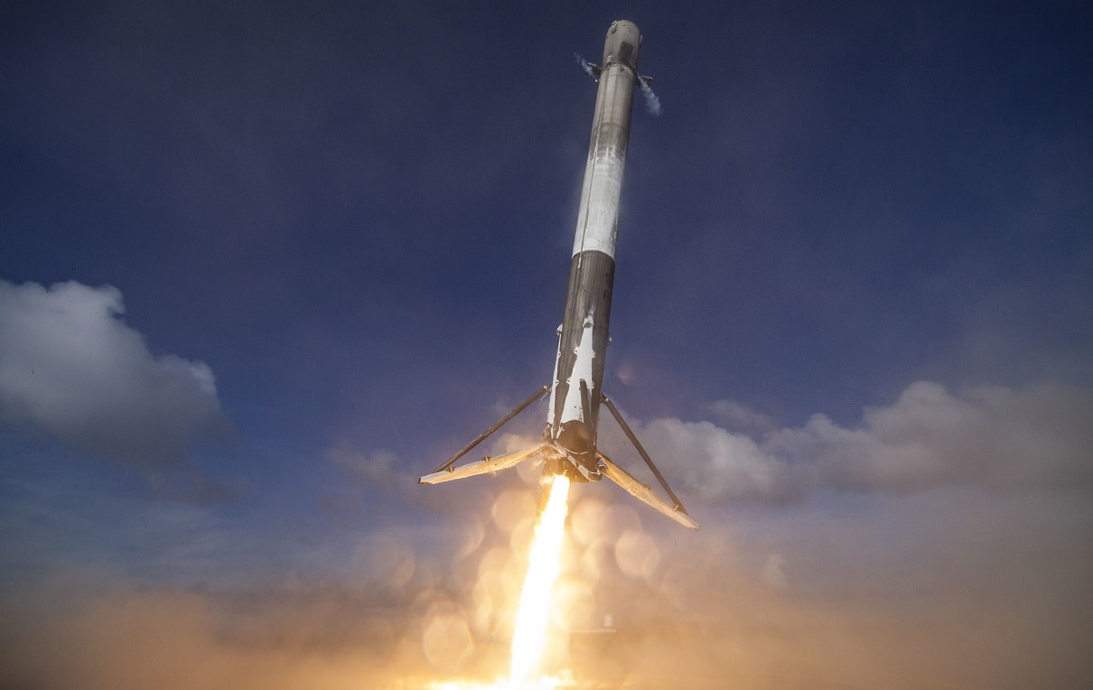 Assista o lançamento das espaçonaves Falcon 9 e CRS-13 Dragon ao vivo