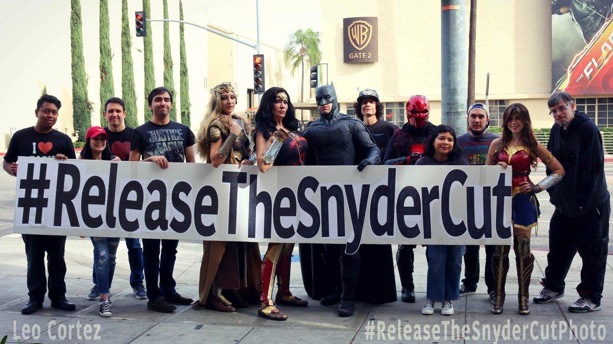 Liga da Justiça | Protesto de fãs da DC pela versão de Zack Snyder reúne 13 pessoas