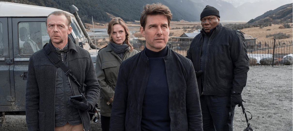 Tom Cruise pula de um prédio em nova foto de Missão: Impossível - Efeito Fallout