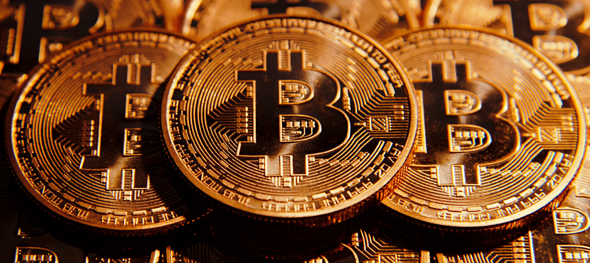 É de menos de US$ 8 mil: valor de Bitcoin despenca em pouco mais de um mês