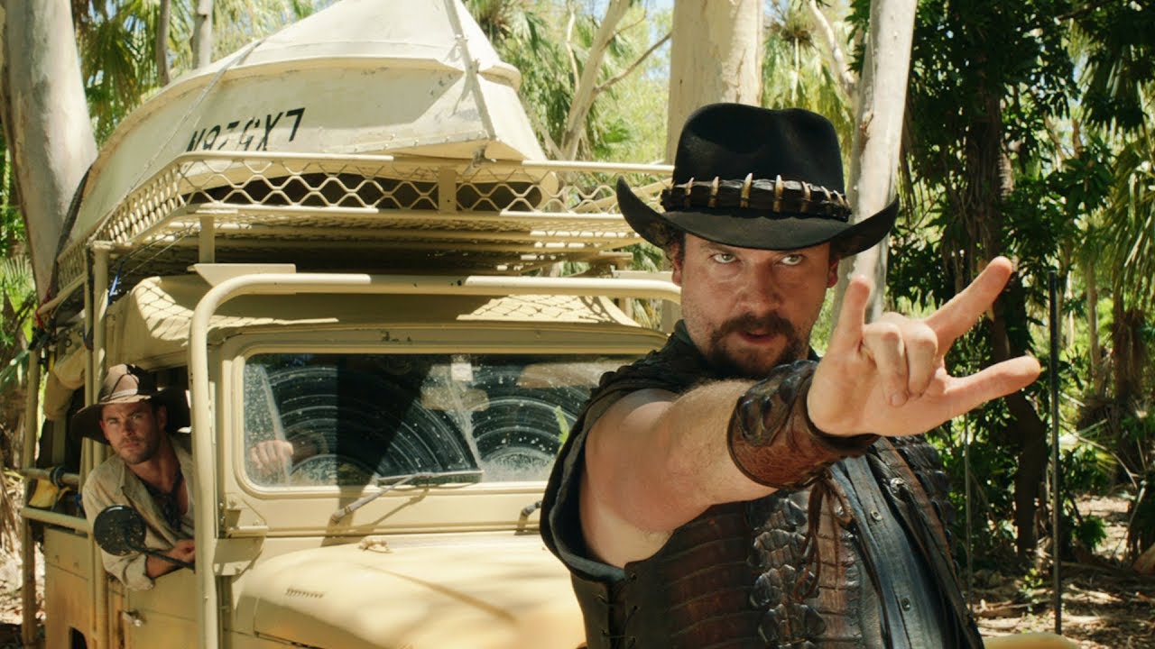 Chris Hemsworth apresenta a Austrália em campanha de Crocodilo Dundee