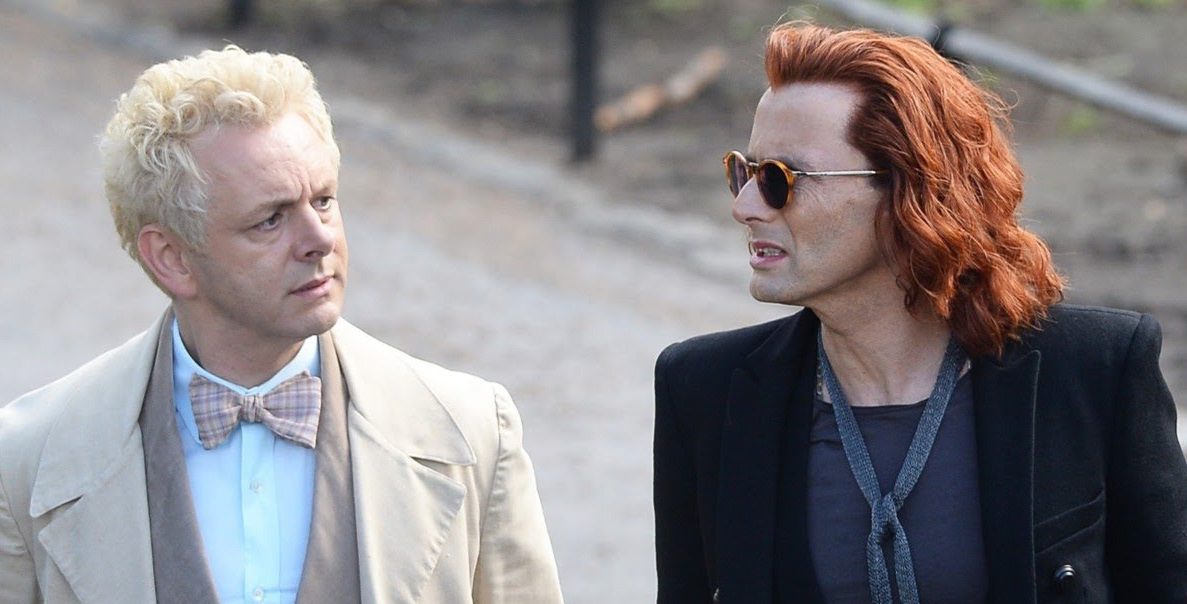 Good Omens | Fotos do set mostram as (hilárias) placas motivacionais do Inferno