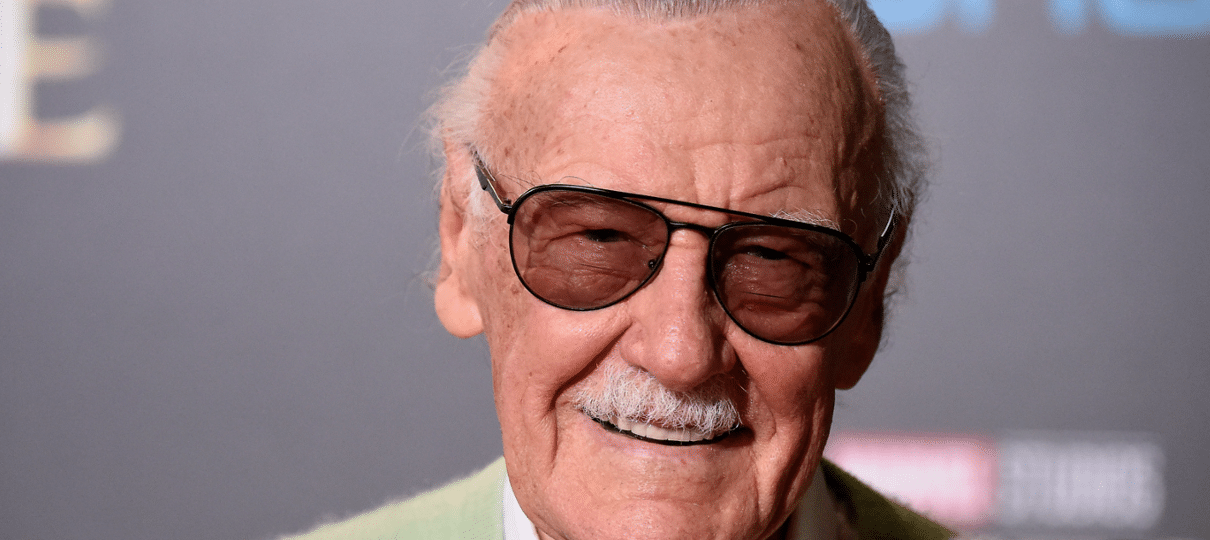 Stan Lee revela que está com pneumonia, mas diz que está melhorando