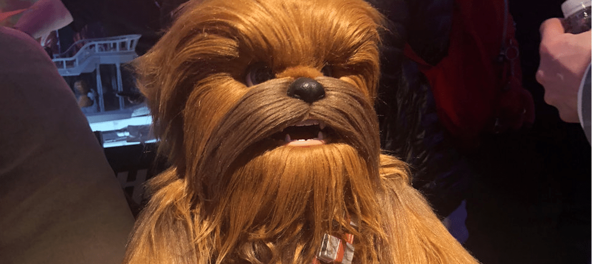 Essa pelúcia interativa do Chewbacca vai derreter seu coração NerdBunker Essa pelúcia interativa do Chewbacca vai derreter seu coração NerdBunker