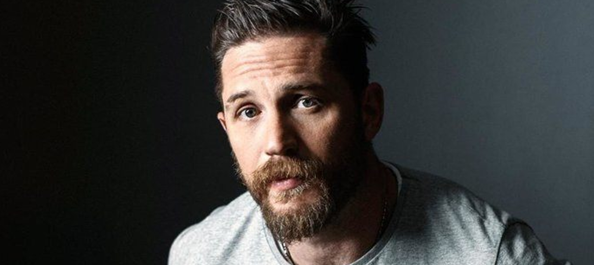 Tom Hardy imita Bane para seu cachorro em vídeo