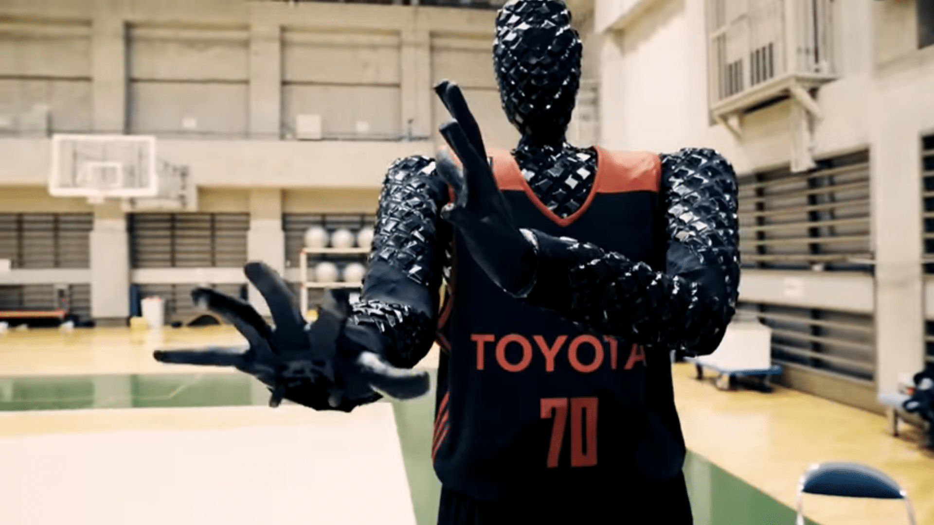 Engenheiros japoneses criam robô que joga basquete (e não erra lances livres)