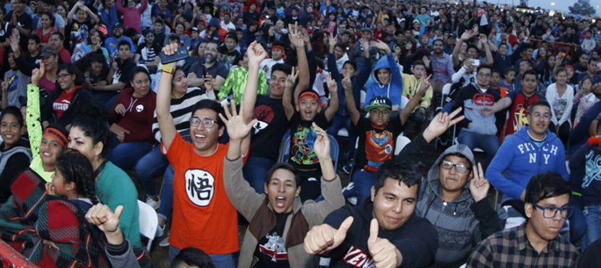 Mais de dez mil pessoas se encontraram em praça para assistir Dragon Ball Super
