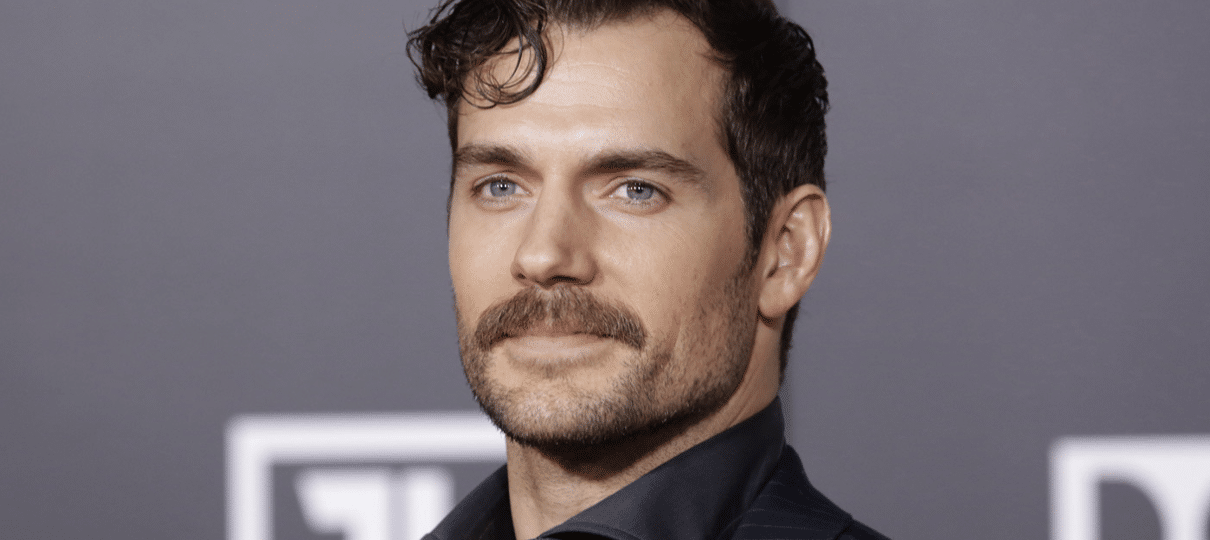 Dublador oficial de Superman zoa vídeo de Henry Cavill anunciando o fim de seu bigode