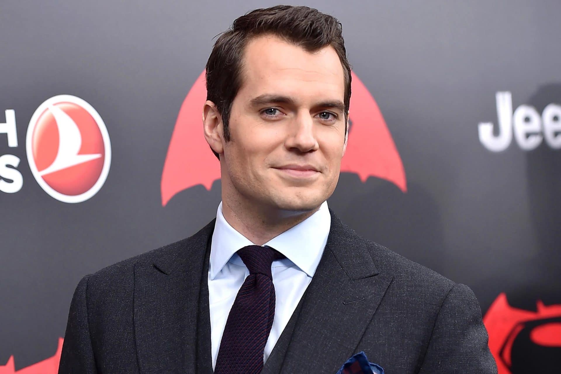Henry Cavill descobre que "estava morto" por conta de zoeira de trolls