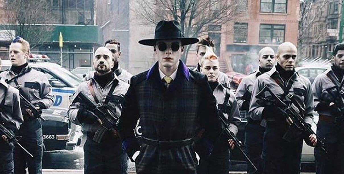 Gotham | Cameron Monaghan aparece como Coringa em fotos de bastidores